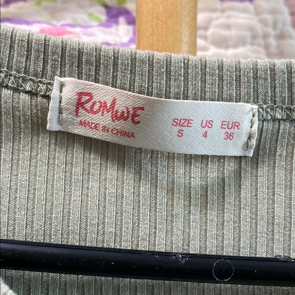 Green Ribbed Button down Crop Top - Picture 2 of 5